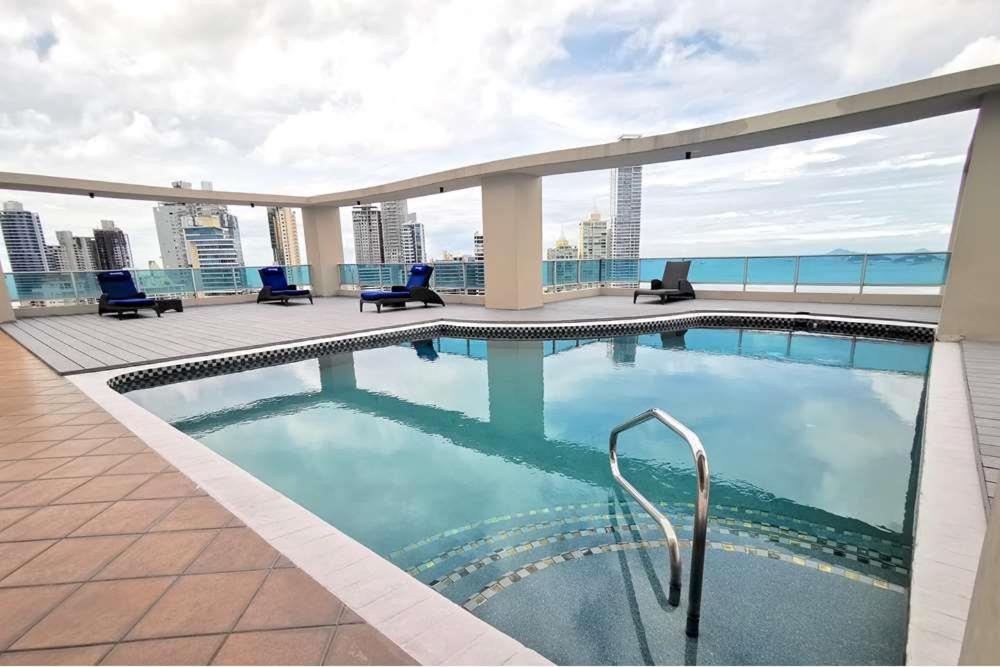 Apartment Yc 701-b L En Av Balboa Panama City